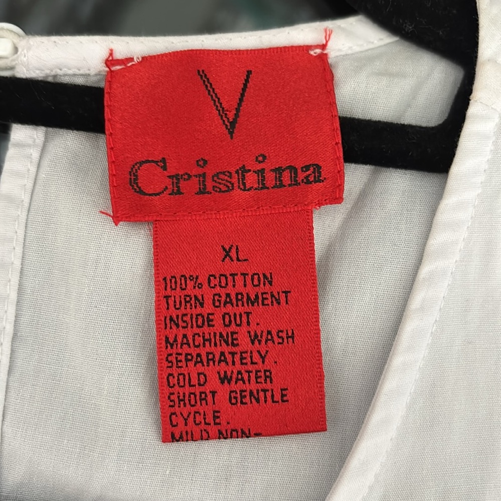 V Christina Sleeveless Blouse - Picture 6 of 6